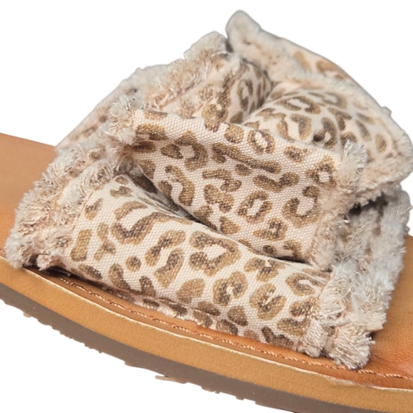 Yellow Box Daralie Bow Top Stretch Fabric Cheetah Print Comfort Slide Sandals 9 - Picture 4 of 8